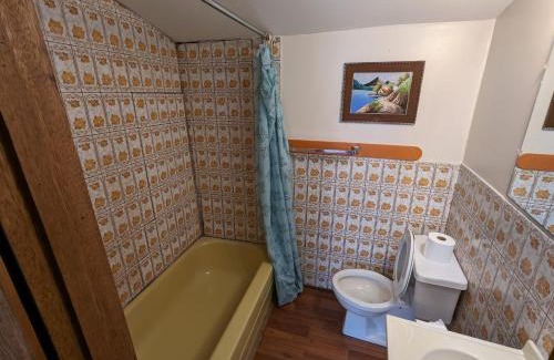 Wasaga Beach House | Tiny Wood Cottage 11