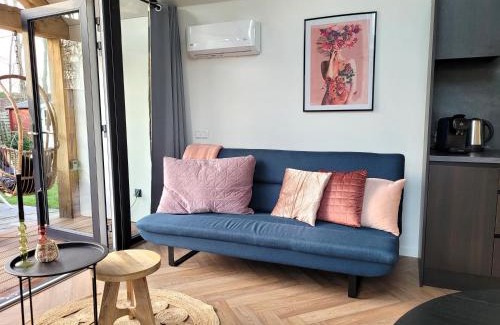 Heinkenszand Ski Chalet | Tiny Zen House in Heinkenszand with private sauna, airco, outdoor swimming pool, WiFi and 2 bedrooms