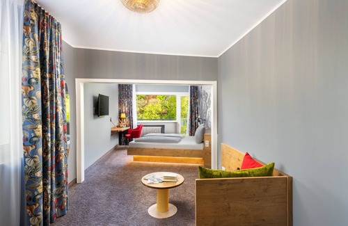 Alt-Godesberg Hotel | tinyTwice Hotel Bonn