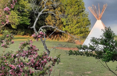 Surdoux Other | Tipi avec animaux pour famille nature
