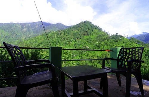 Gushaini House | TIRTHAN HILL TOP Deluxe Room B