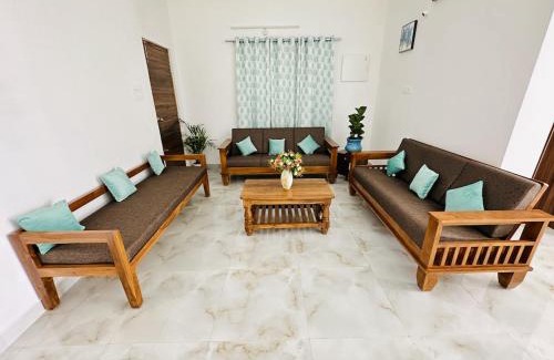 Tirupati Apartment | Tirupati Homestay - Shilparamam - Luxury AC apartments by Stayflexi - Fast WiFi, Kitchen, Android TV - Walk to PS4 Pure Veg Restaurant - Easy access to Airport, Railway Station and to all Temples