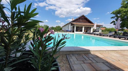 Tiszaszolos Bed & Breakfast | Tisza White House