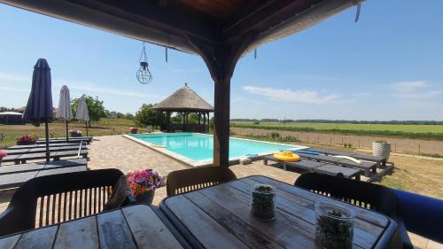 Tiszaszolos Bed & Breakfast | Tisza White House
