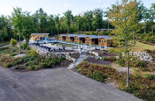 North Sebago Villa | Titmouse Limit 4 2 Bedroom Cabin