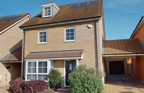 Stanford-le-Hope House | Tms Lovely 5-Bed House in Stanford-le-Hope