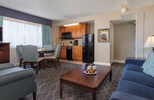 Faubourg Lafayette Condo | tn1 Bedroom Avail. July 3 - 6, 2025 Essence Festival! New lower rate!