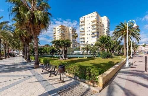 Algarrobo Apartment | To 50 mts beach blue flag, sea views, pools, tenis, internet, A.C. easy parking