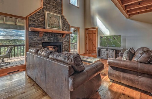 Blue Ridge Cabin | Toccoa Overlook - Modern | River Views | Hot Tub & Pool Table