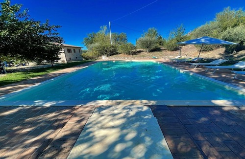 Loreto Villa | TODI BY THE POOL/SLEEPS 10/EXCLUSIVE POOL/WALK TO TODI 4 KMS/RESTAURANT 0.5 KMS