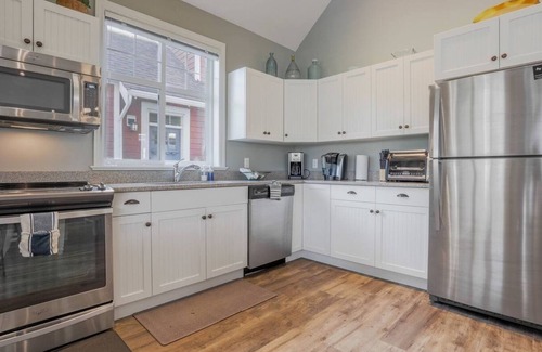 Okanagan-Similkameen House | Toes in the Sand! 3-Bedroom Cottage right by the Pools & close to the Beach