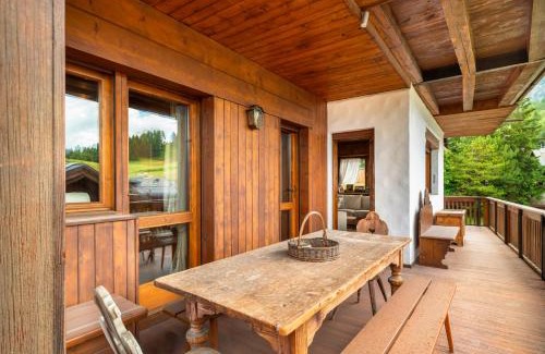 Cortina d'Ampezzo Apartment | Tofane View Apartment with Terrace R&R