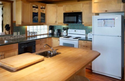 Tofino House | Tofino~ Chesterman~ Beach~ Architecturally~ Designed~ House Chahayis~ Sleeps 6