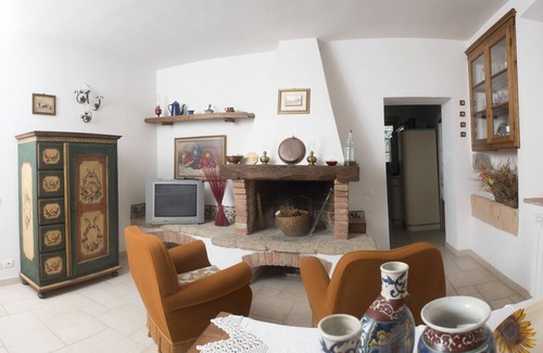 Belforte Apartment | Tognazzi Holiday Home - Casa Ailantus - private garden