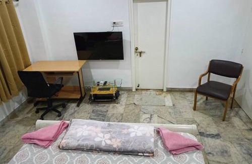 Himayatnagar Apartment | Toit -AC room Himayathnagar