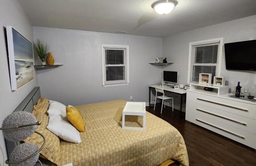 South Gate House | Tolani Private Room