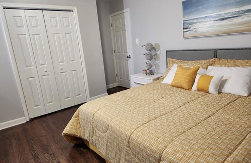 South Gate House | Tolani Private Room