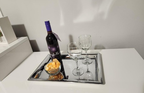 South Gate House | Tolani Private Room