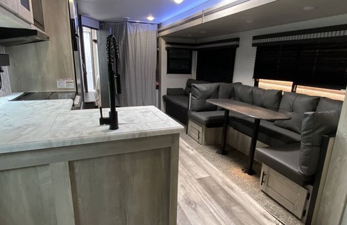 Negreet House | Toledo Bend Lakefront RV Slot with 34ft Camper and Beautiful Sunset Views