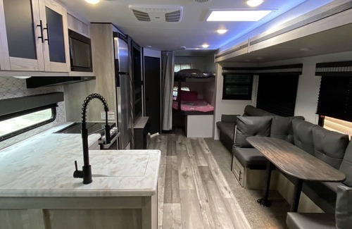 Negreet House | Toledo Bend Lakefront RV Slot with 34ft Camper and Beautiful Sunset Views