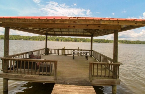Negreet House | Toledo Bend Sleeps 9 3 Bedrooms 2 Baths Deck over lake
