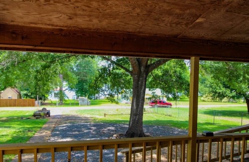 Negreet House | Toledo Bend Sleeps 9 3 Bedrooms 2 Baths Deck over lake