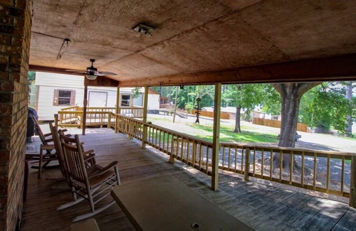 Negreet House | Toledo Bend Sleeps 9 3 Bedrooms 2 Baths Deck over lake