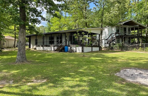 Hemphill House | Toledo Bend waterfront Great for family vacation, fishermen or hunter's.
