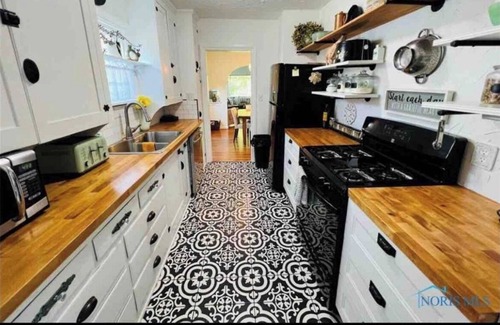 Toledo House | ToledoTopia- 4bdrm/2bath- 1 mile to Promedica