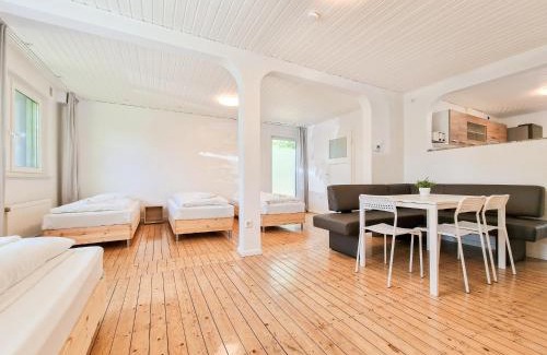 Buderich Apartment | Tolstov Apartments - 3 Room Apartments with Garden - 20 Min Messe DUS & Airport DUS