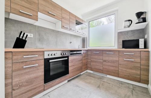 Heiligenhaus Apartment | Tolstov Apartments - Monteurwohnungen - 3 Schlafzimmer - Küche - Balkon - Waschmaschine - 25 Min zur Messe DUS