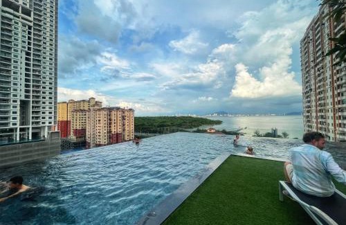 George Town Apartment | Tom and Jerry Suite with Infinity Pool