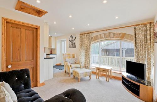 Knaresborough House | Tom's Cabin