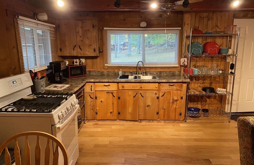 Irons Cabin | Toma trail cozy cabin, it’s hunting time and salmon are loaded in rivers