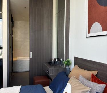 Ekkamai Apartment | Tonglor Ekkamai Sky Pool & Gym 1BR Free Airport Pick Up