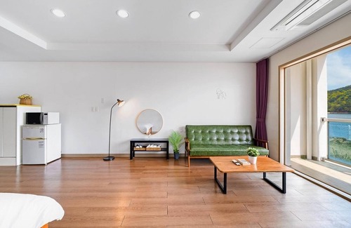 Tongyeong House | Tongyeong Maremio Oceanview Pension