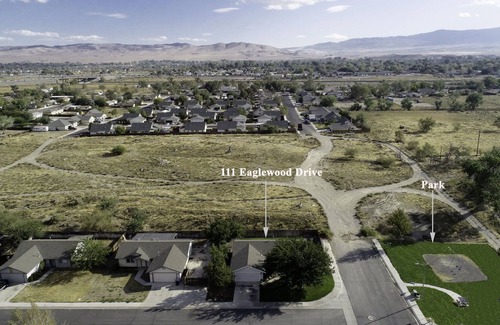 Fernley House | Toni's Country Desert Oasis Includes HOMEMADE BREAKFAST/DINNER