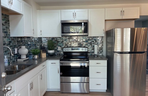 Amarillo House | ⭐️Tony’s Modern Hideaway 3BD/2BA⭐️ Near I-40