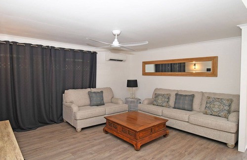 Toogoom House | Toogoom Beach House - Waterfront - 3BR - WIFI - Aircon