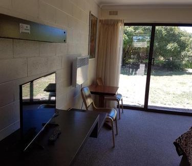 Toora Hotel | Toora Lodge Motel