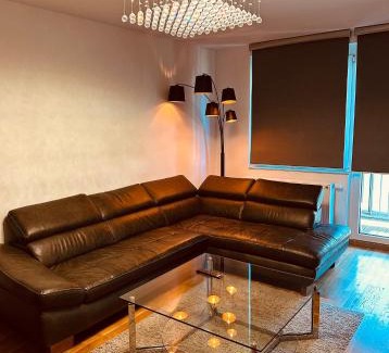 Biederitz Apartment | Top - Ambiente, mit Parkettboden und eigenem Balkon