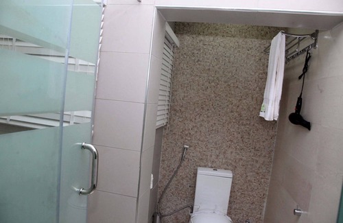 Magboro Hotel | Top Crown Hotel and Suites