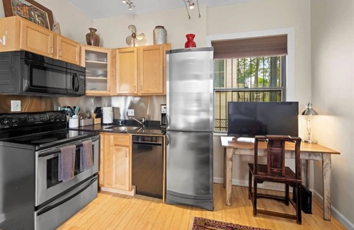 Northwest Condo | Top Dupont U Street Location - Walk Everywhere - Veteran owned