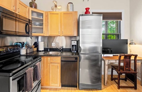 Northwest Condo | Top Dupont U Street Location - Walk Everywhere - Veteran owned