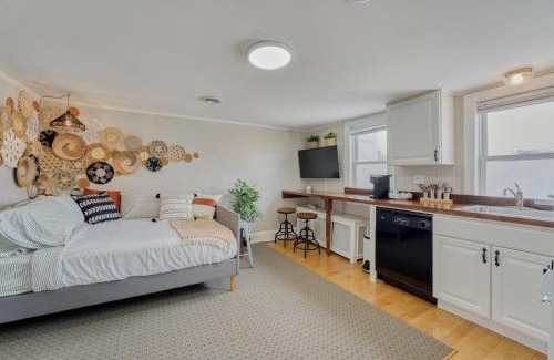 Capitol Hill Apartment | Top-Floor 1BR in Historic Capitol Hill