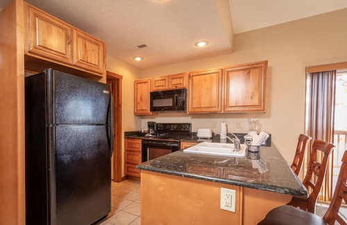 Indian Point Condo | Top Floor 2BR Condo w/Pool Access & Views