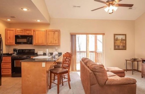 Indian Point Condo | Top Floor 2BR Condo w/Pool Access & Views