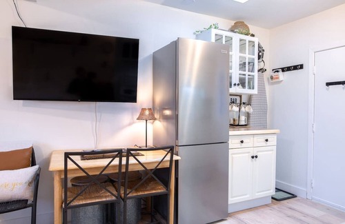 Harrison Hot Springs Condo | Top Floor Suite with Mountain View
