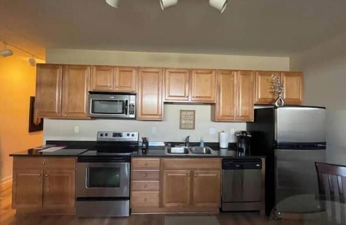 Sandusky House | Top Floor Condo By the Water