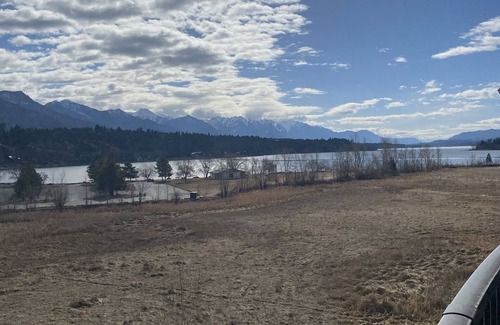 East Kootenay Condo | Top floor condo on Lake Windermere with spectacular lake and Mountain View’s